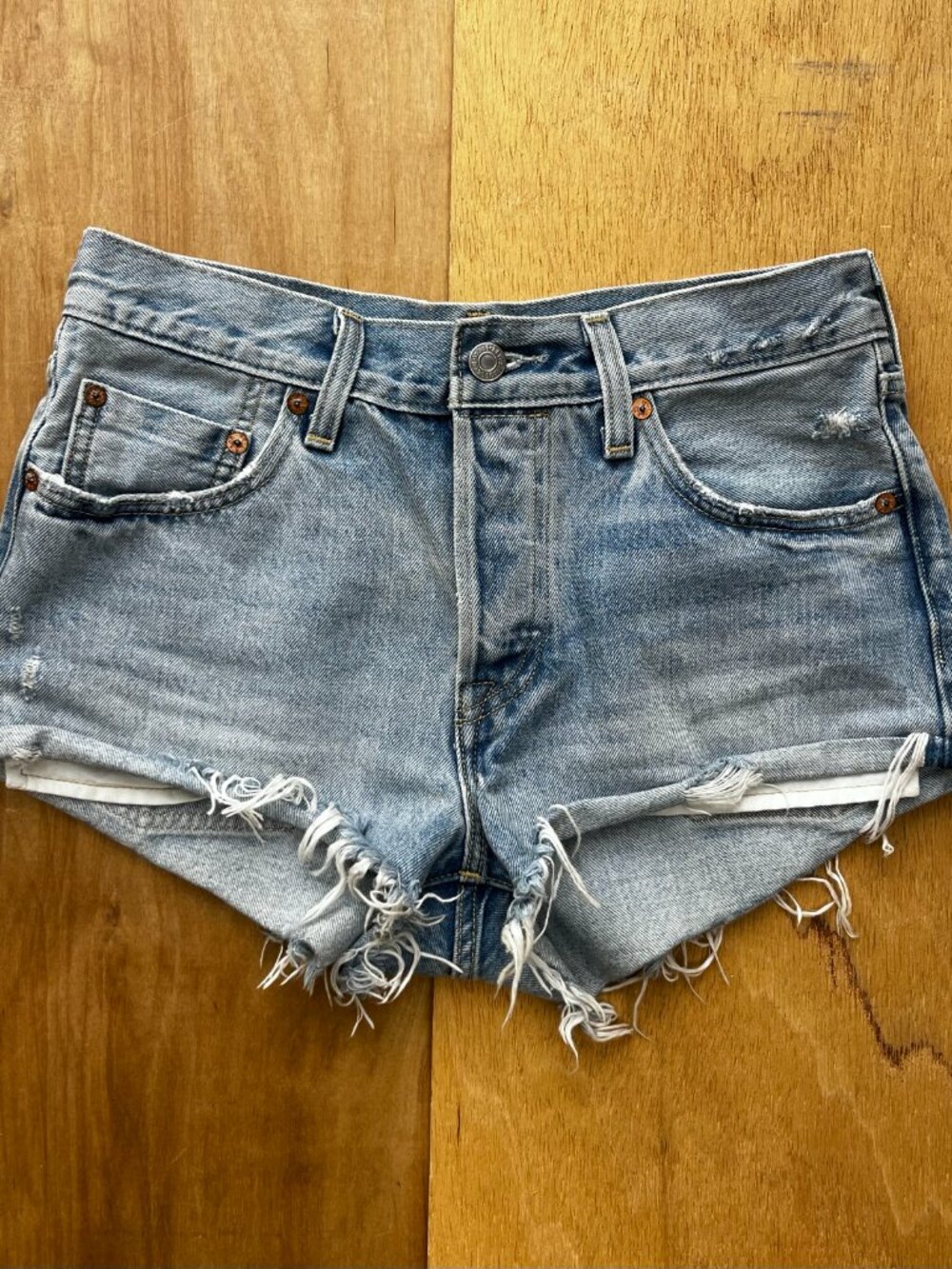 LEVIS 501 BUTTON FLY DENIM SHORTS Women’s sz 27 Blue High Rise Frayed Hem